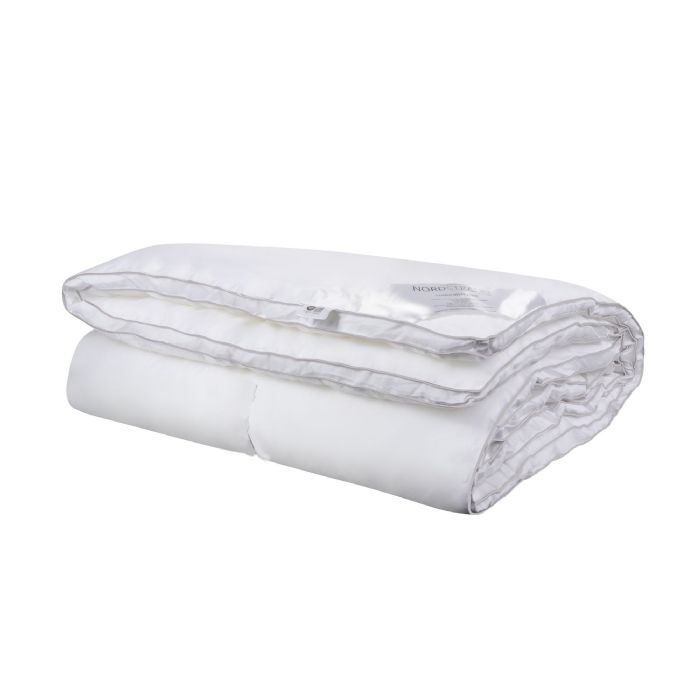 Bambus dyne - Allergivenlig helårsdyne med ekstra blød dunfiber og 100% bambus bolster - Nordstrand Home 