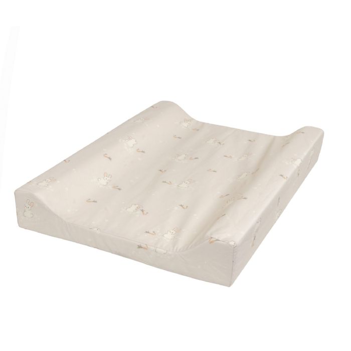 Puslepude - Praktisk pusleunderlag - Sød beige kanin kollektion til baby - Vandafvisende puslehynde - Nordstrand Home babytilbehør
