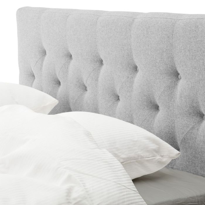 Sengegavl 120x150 cm - Lysegråt hovedgærde med knapper - Nordstrand Home